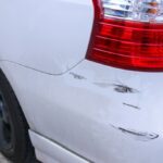 Reparación de rayas en un coche