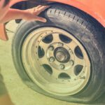 Precio de la reparación de un pinchazo en la rueda de un coche
